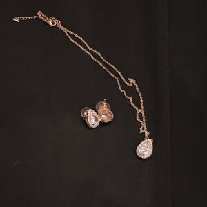Elegant Rose Gold Necklace and Earring Set new no tag